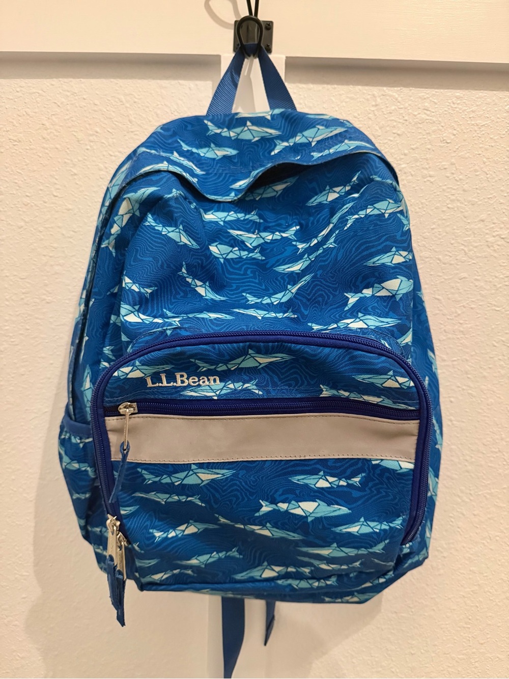 L.L. Bean Boys Shark Backpack & Matching Lunchbox - Picture 2 of 5